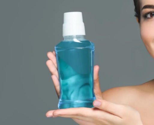 Która płukanka najlepiej sprawdzi się przy wrażliwych dziąsłach?