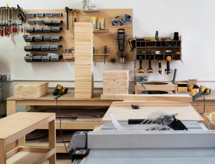 Ergonomia pracy przy stole warsztatowym – klucz do wydajności