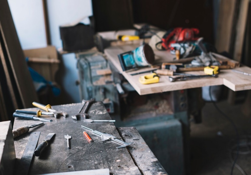 Stoły warsztatowe a bezpieczeństwo pracy – o czym musisz wiedzieć?