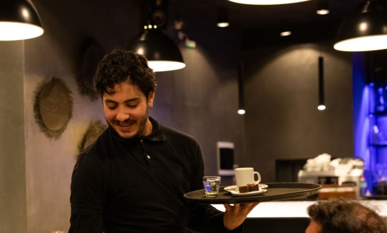 Czy imprezy firmowe Rzeszów mogą pomóc starszym pracownikom łatwiej adaptować się do hybrydowych modeli pracy?