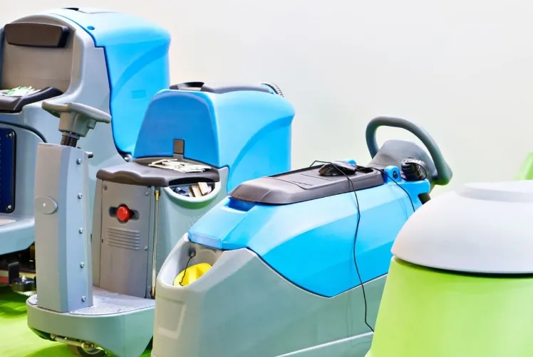 Czy leasing maszyn czyszczących ogranicza ryzyko nagłych wydatków związanych z rozwojem zaplecza technicznego?