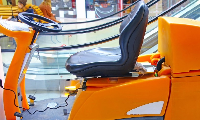 Co zyskuje firma, gdy leasing maszyn czyszczących pozwala uniknąć dużego wydatku na start?